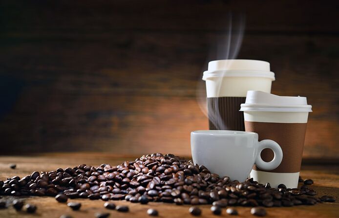 café como producto prohibido mientras se toma una vitamina potente